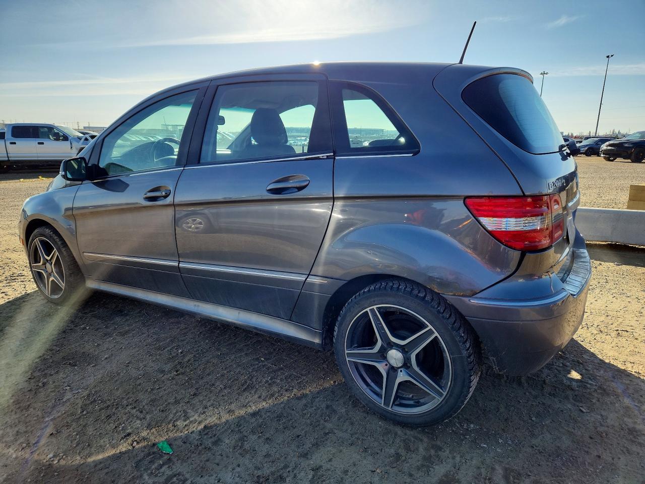 2011 Mercedes-benz B200 Silver vin: WDDFH3DB1BJ678176