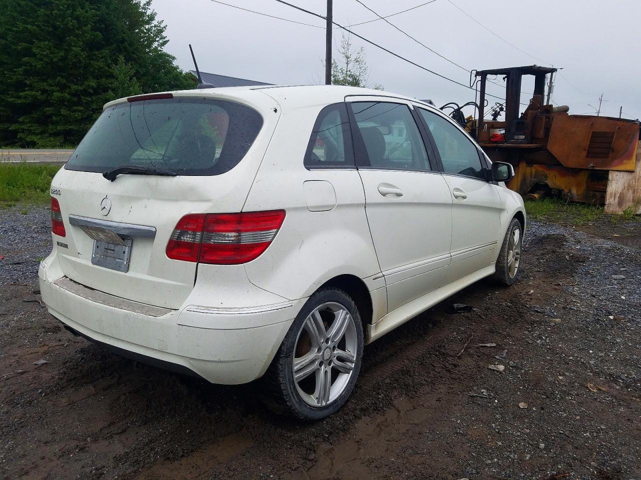 2011 Mercedes-benz B200 White vin: WDDFH3DB3BJ741343