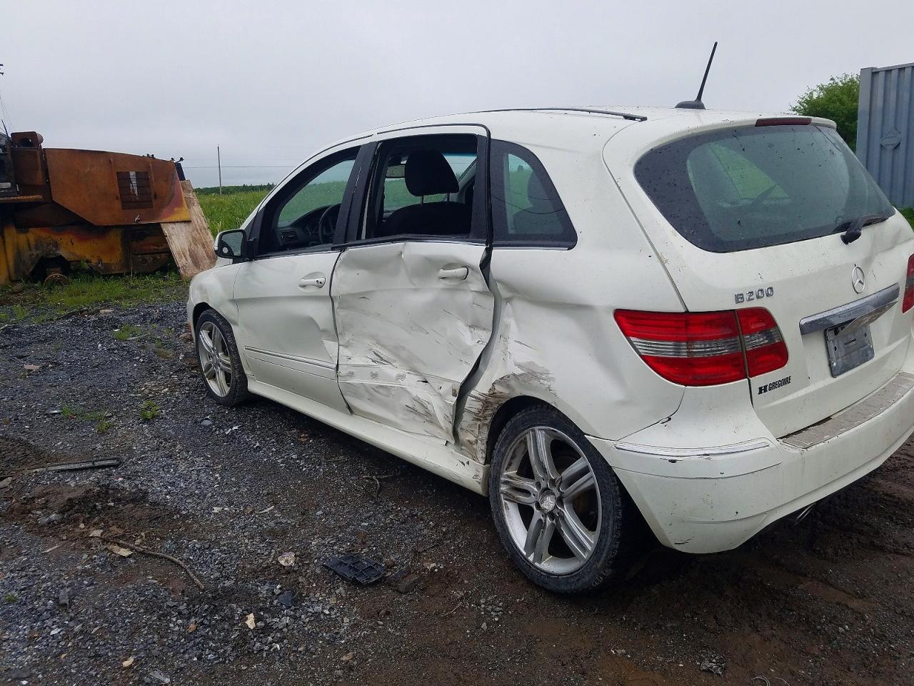 2011 Mercedes-benz B200 White vin: WDDFH3DB3BJ741343