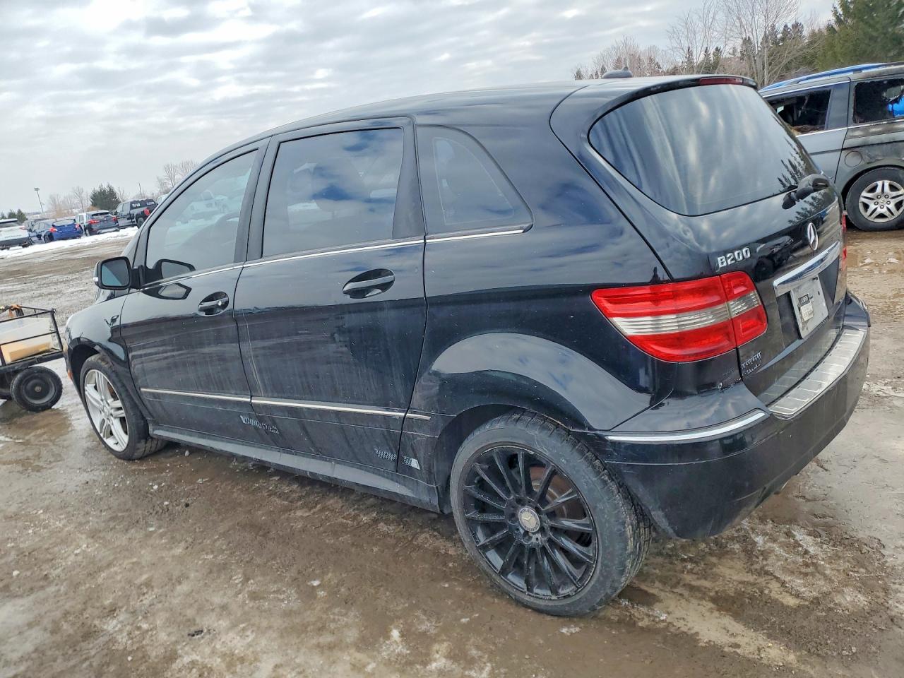 2011 Mercedes Benz B200 Black vin: WDDFH3DB6BJ677833