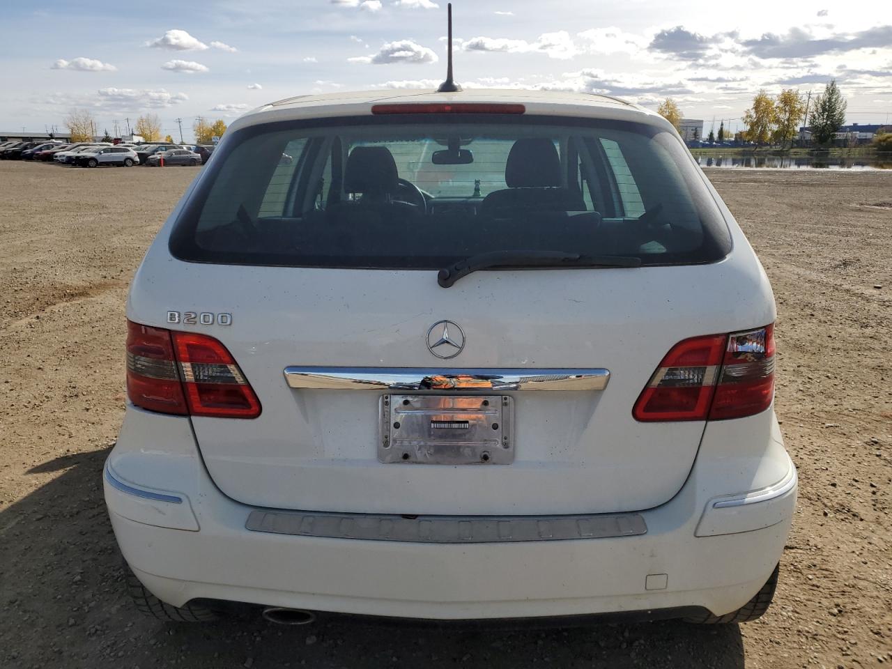 2011 Mercedes-benz B200 White vin: WDDFH3DB6BJ679016