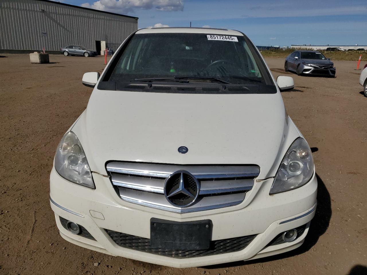 2011 Mercedes-benz B200 White vin: WDDFH3DB6BJ679016