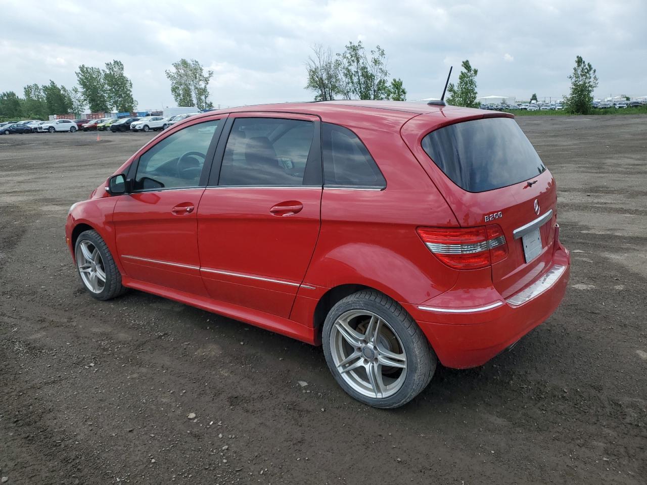 2011 Mercedes-benz B200 Red vin: WDDFH3DB8BJ655168