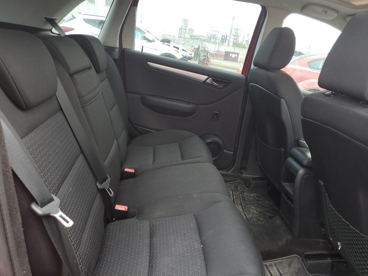 2011 Mercedes-benz B200 Red vin: WDDFH3DB8BJ655168