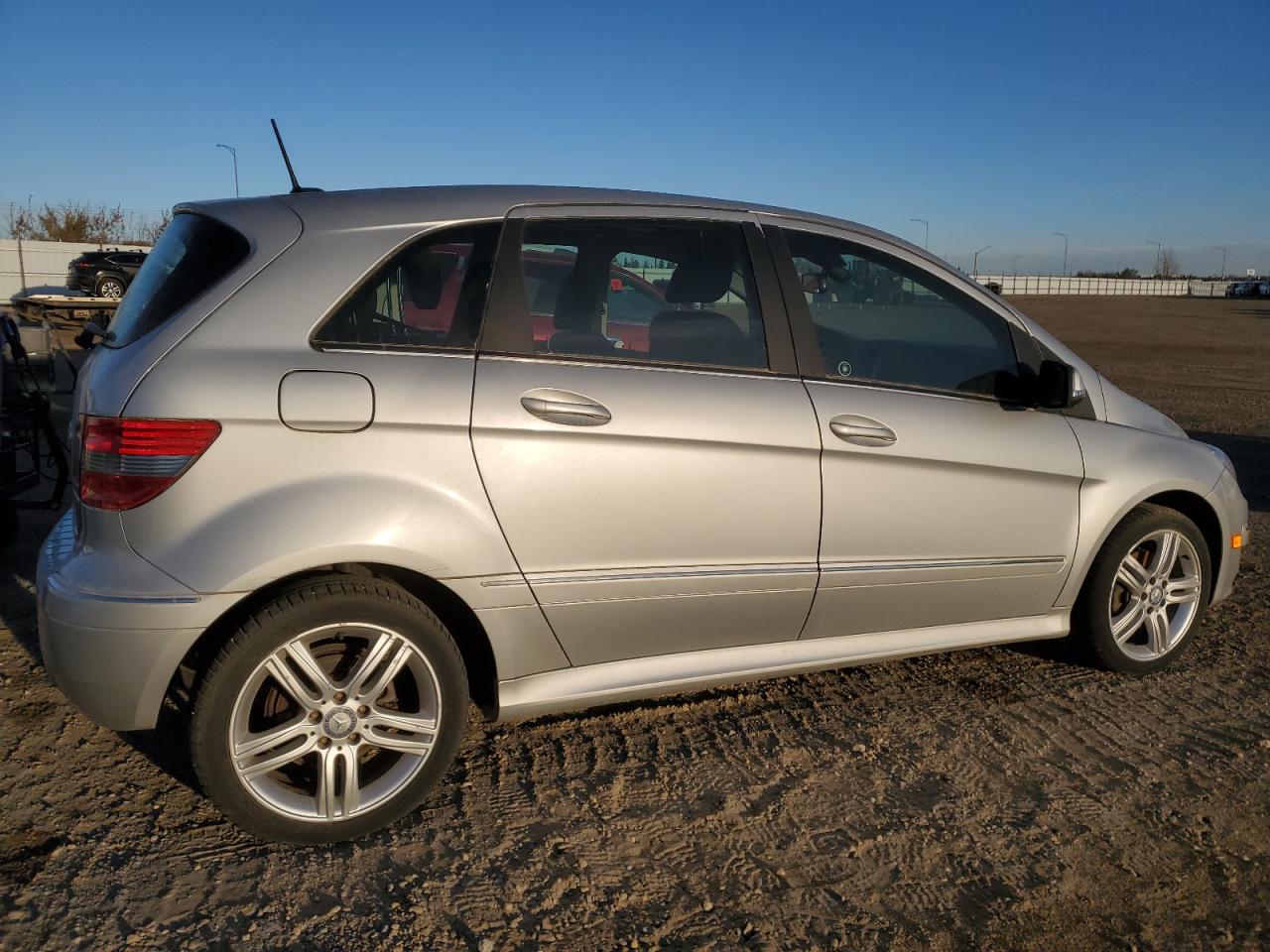 2011 Mercedes-benz B200 Silver vin: WDDFH3DB8BJ718642