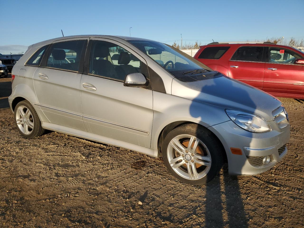 2011 Mercedes-benz B200 Silver vin: WDDFH3DB8BJ718642