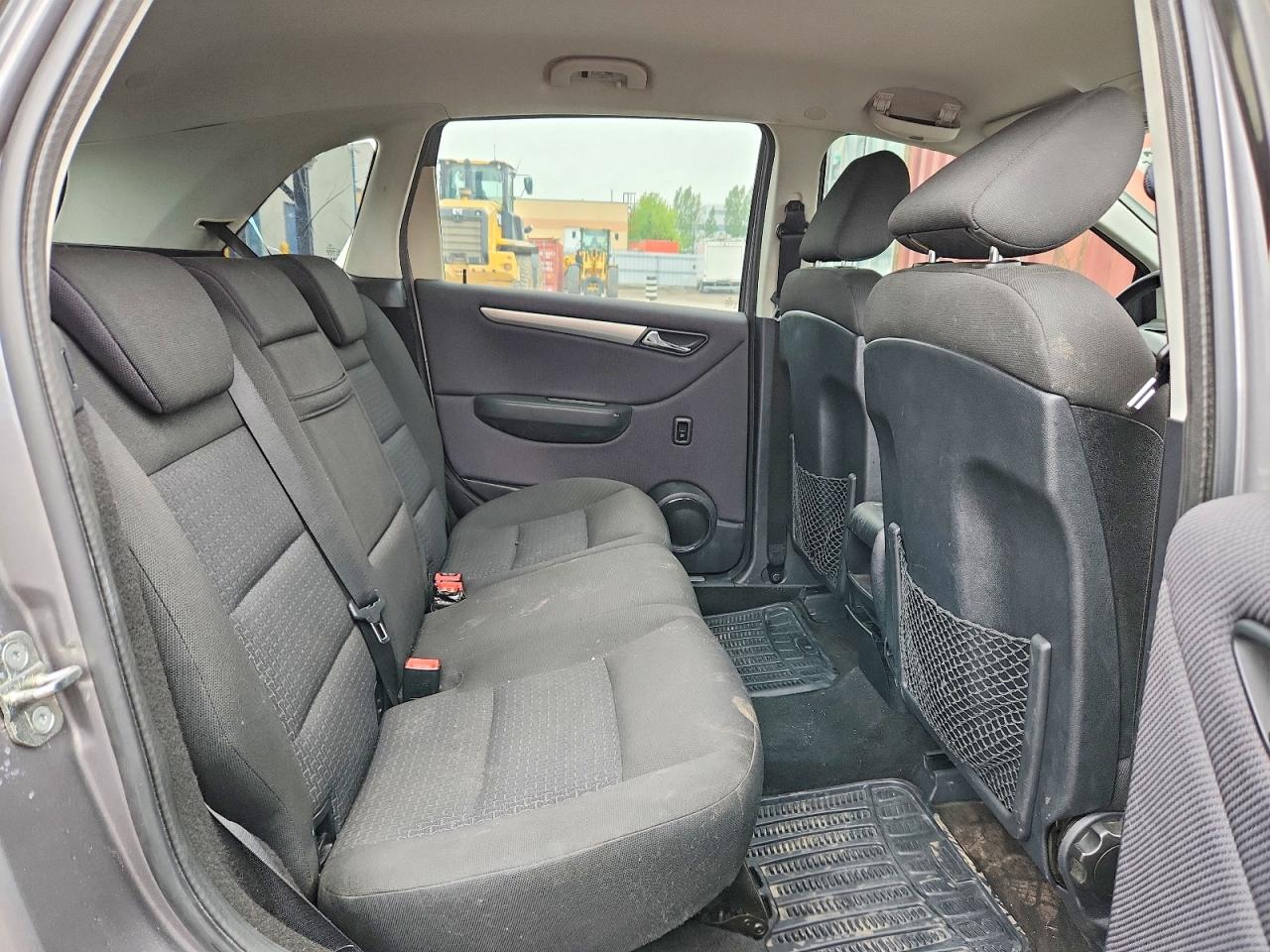 2011 Mercedes-benz B200 Gray vin: WDDFH3DBXBJ679083