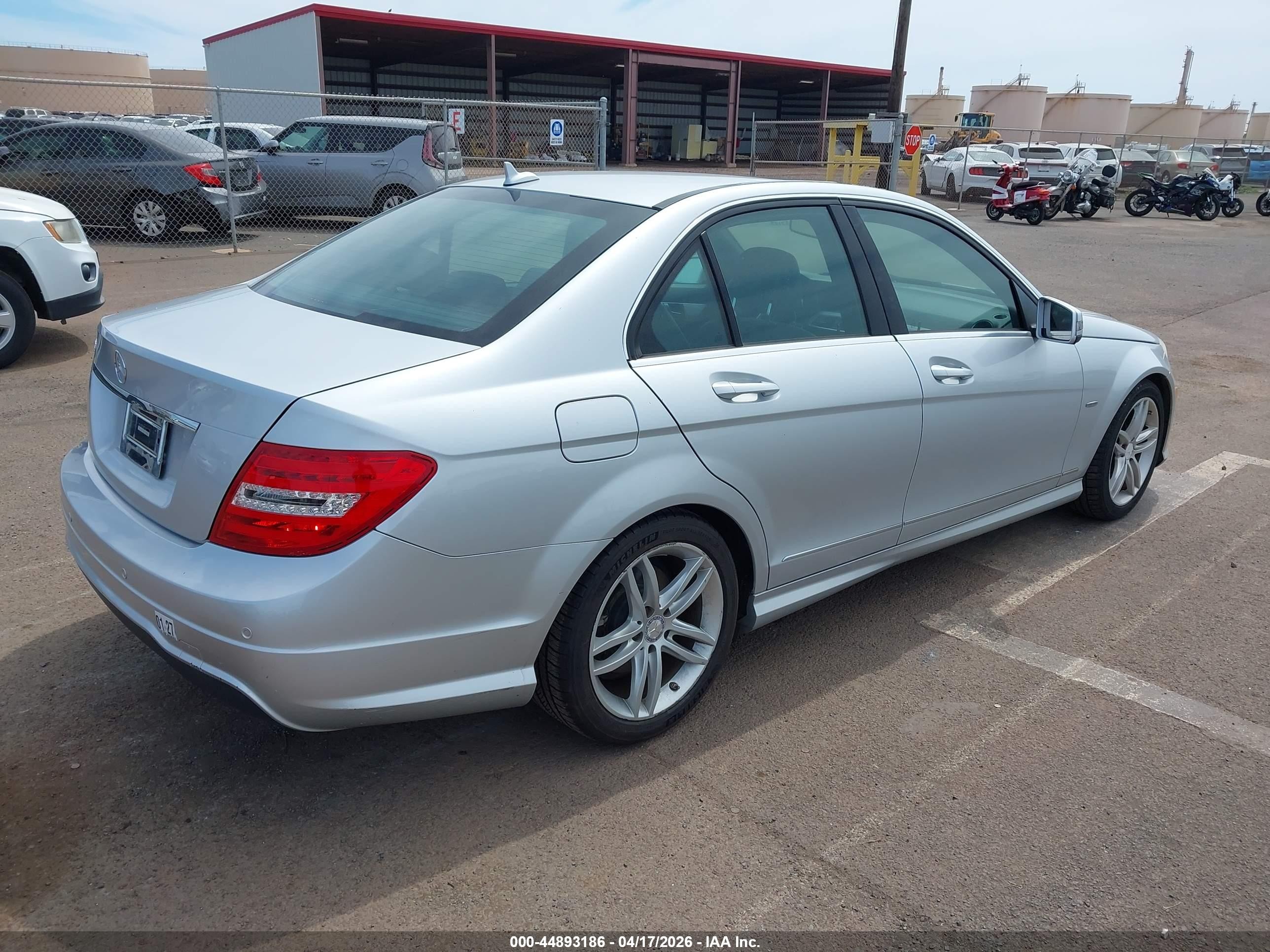 2012 Mercedes-benz C 250 Sport Серебряный vin: WDDGF4HB0CA606154