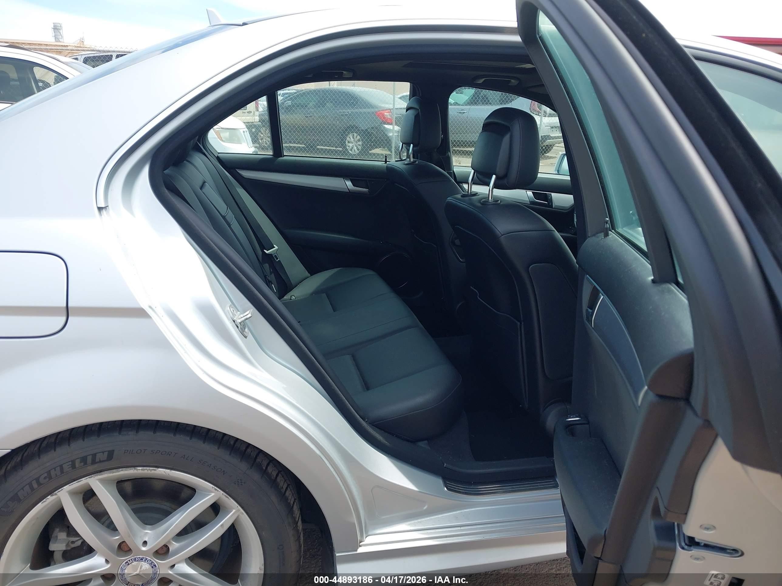 2012 Mercedes-benz C 250 Sport Серебряный vin: WDDGF4HB0CA606154