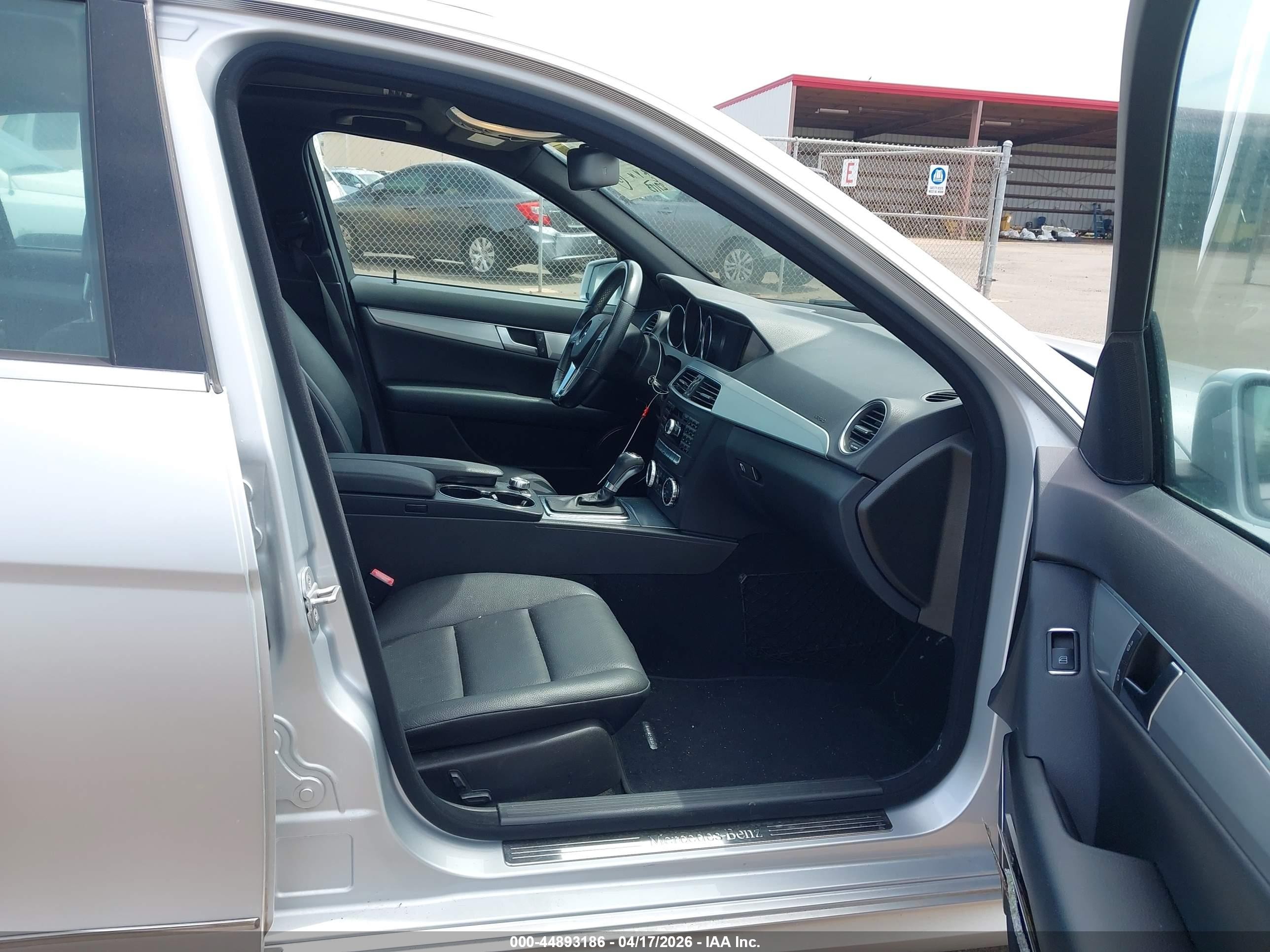 2012 Mercedes-benz C 250 Sport Серебряный vin: WDDGF4HB0CA606154