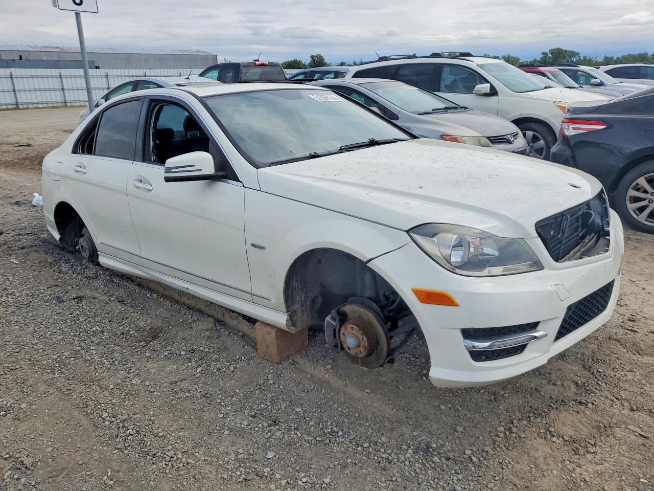 2012 Merz C White vin: WDDGF4HB0CA632897