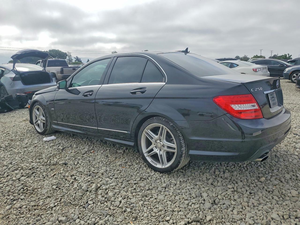 2012 Mercedes-benz C 250 Черный vin: WDDGF4HB0CA644287