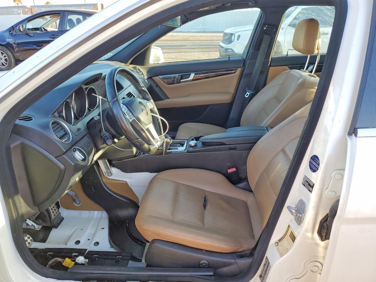 2012 Mercedes-benz C 250 White vin: WDDGF4HB0CR222747