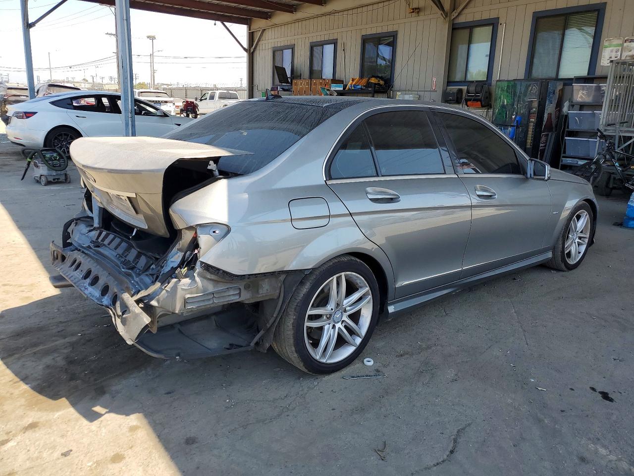 2012 Mercedes-benz C 250 Silver vin: WDDGF4HB0CR238091