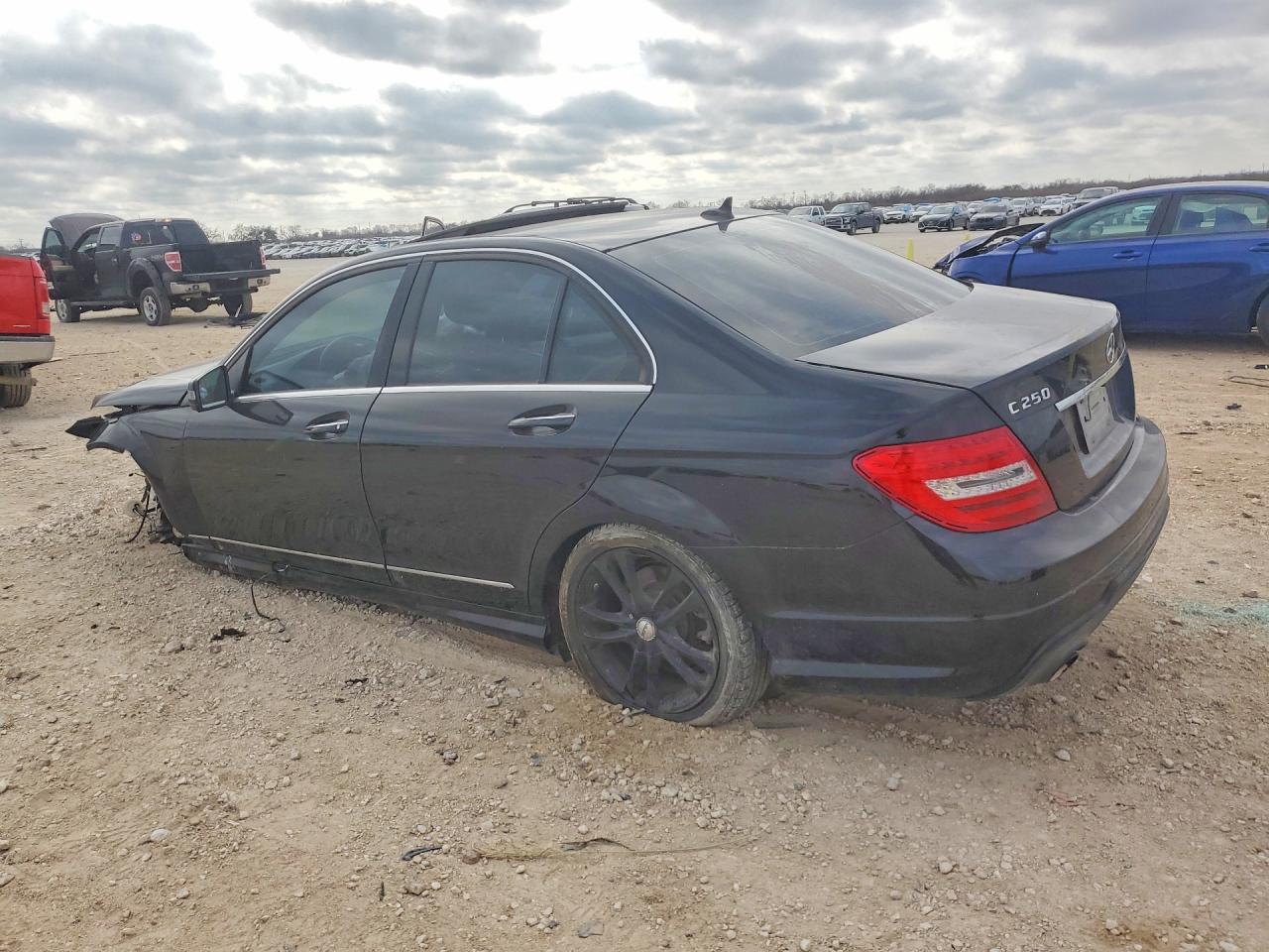 2013 Mercedes-benz C 250 Черный vin: WDDGF4HB0DA769968