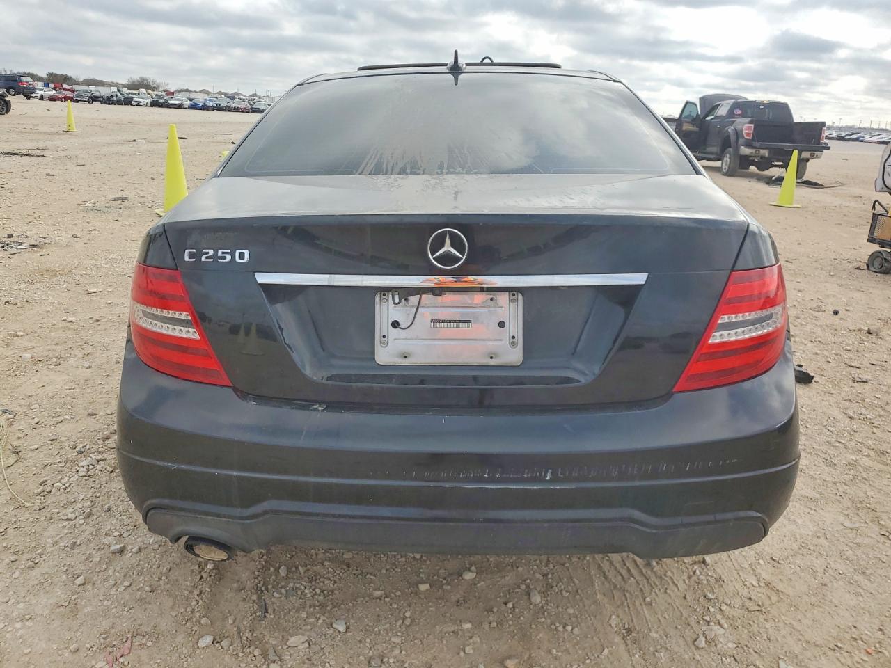 2013 Mercedes-benz C 250 Черный vin: WDDGF4HB0DA769968