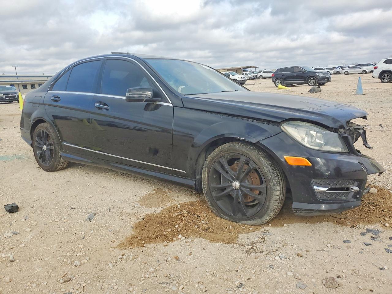 2013 Mercedes-benz C 250 Черный vin: WDDGF4HB0DA769968