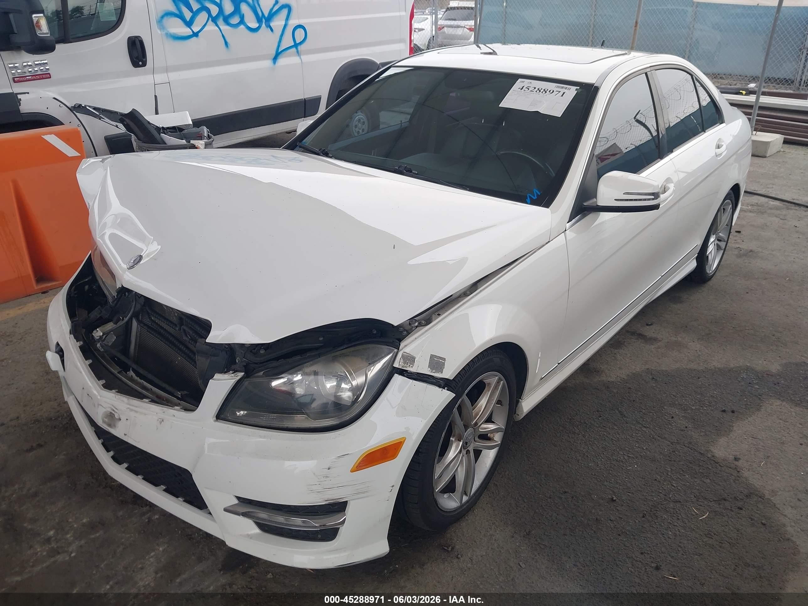 2013 Mercedes-benz C 250 Sport Белый vin: WDDGF4HB0DA780436