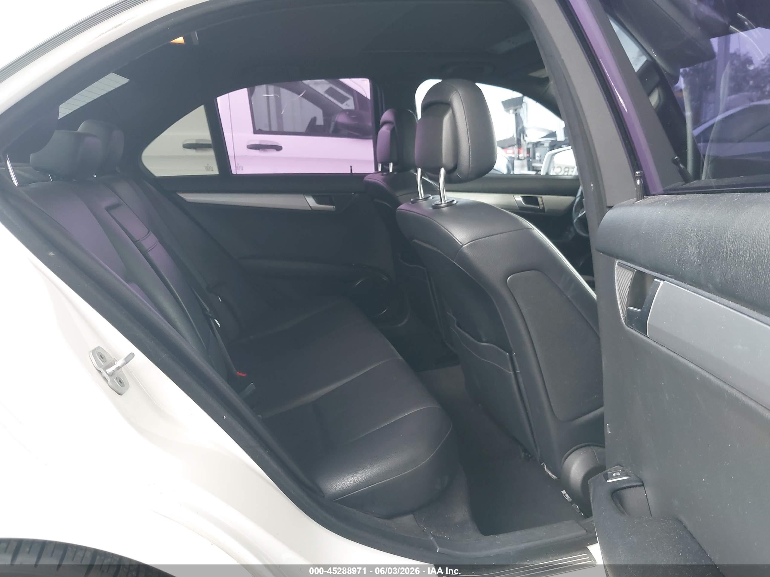 2013 Mercedes-benz C 250 Sport Белый vin: WDDGF4HB0DA780436