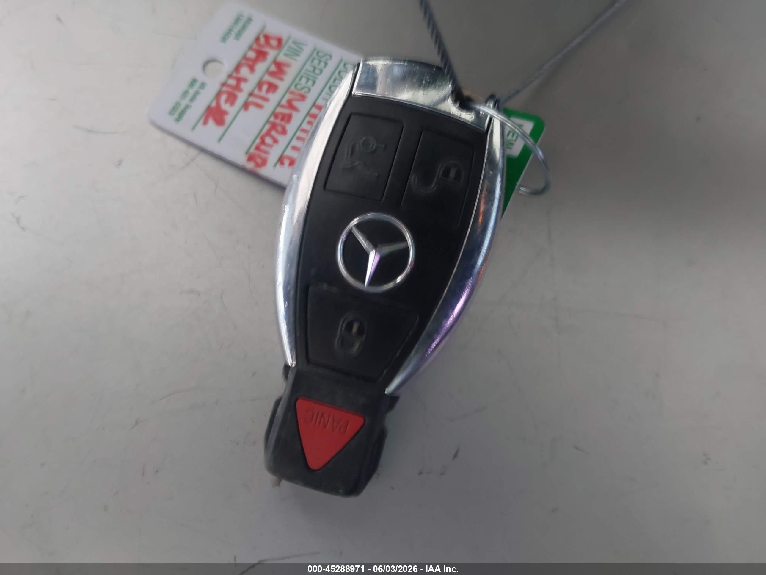 2013 Mercedes-benz C 250 Sport Белый vin: WDDGF4HB0DA780436