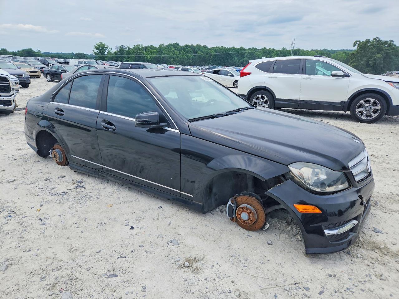 2013 Mercedes-benz C 250 Черный vin: WDDGF4HB0DA810180