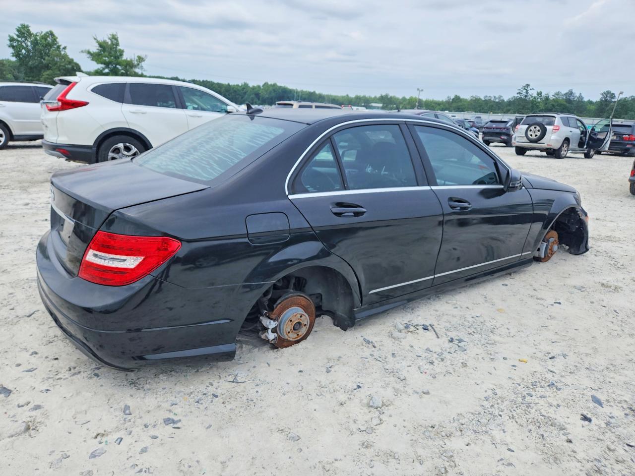 2013 Mercedes-benz C 250 Черный vin: WDDGF4HB0DA810180