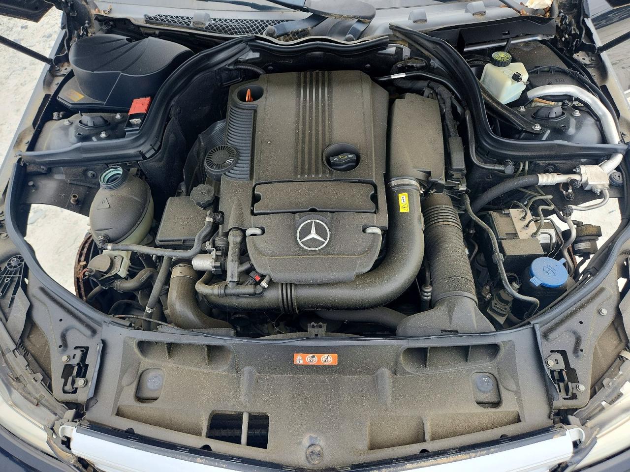 2013 Mercedes-benz C 250 Черный vin: WDDGF4HB0DA810180