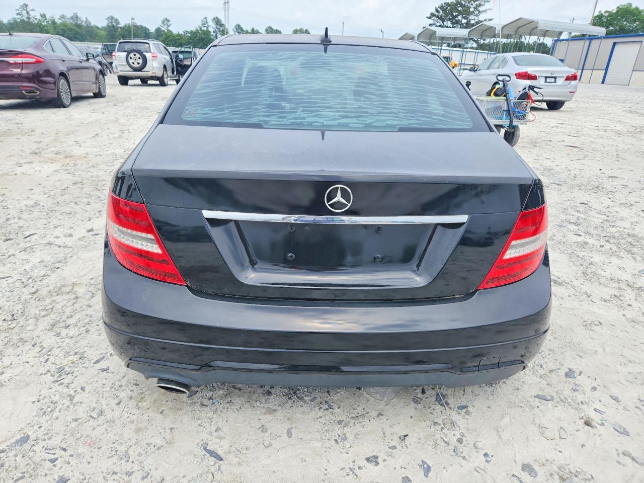 2013 Mercedes-benz C 250 Черный vin: WDDGF4HB0DA810180