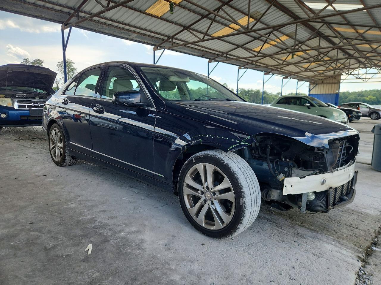 2013 Mercedes-benz C 250 Blue vin: WDDGF4HB0DA824161