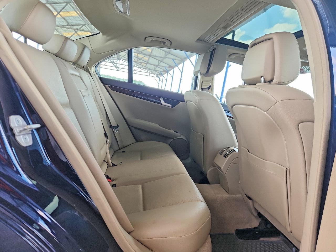 2013 Mercedes-benz C 250 Blue vin: WDDGF4HB0DA824161