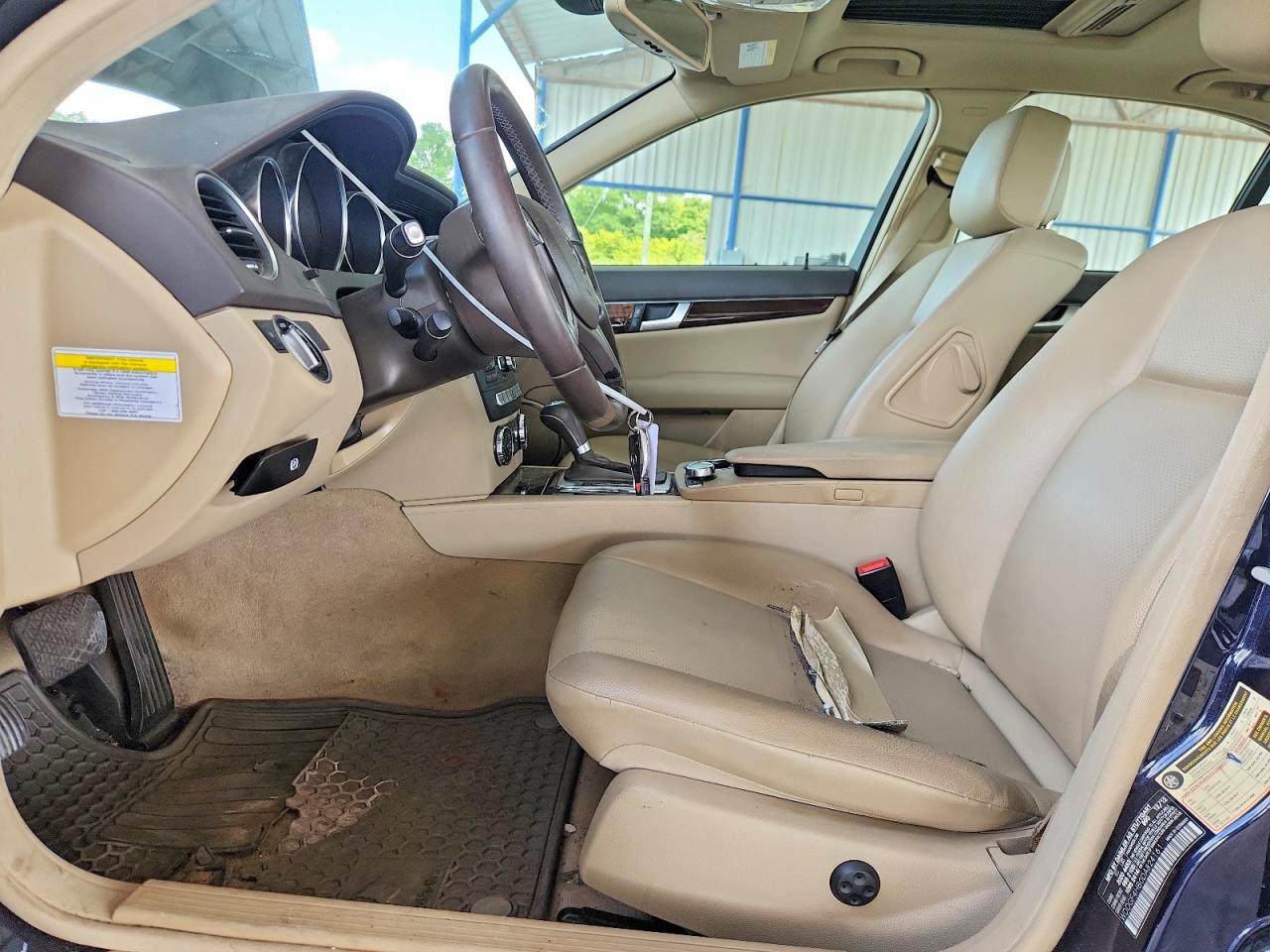 2013 Mercedes-benz C 250 Blue vin: WDDGF4HB0DA824161
