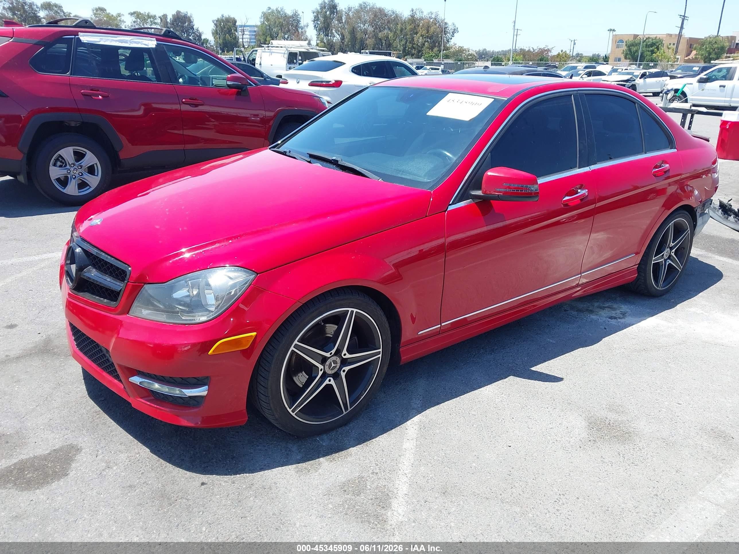 2013 Mercedes-benz C 250 Sport Красный vin: WDDGF4HB0DA852994