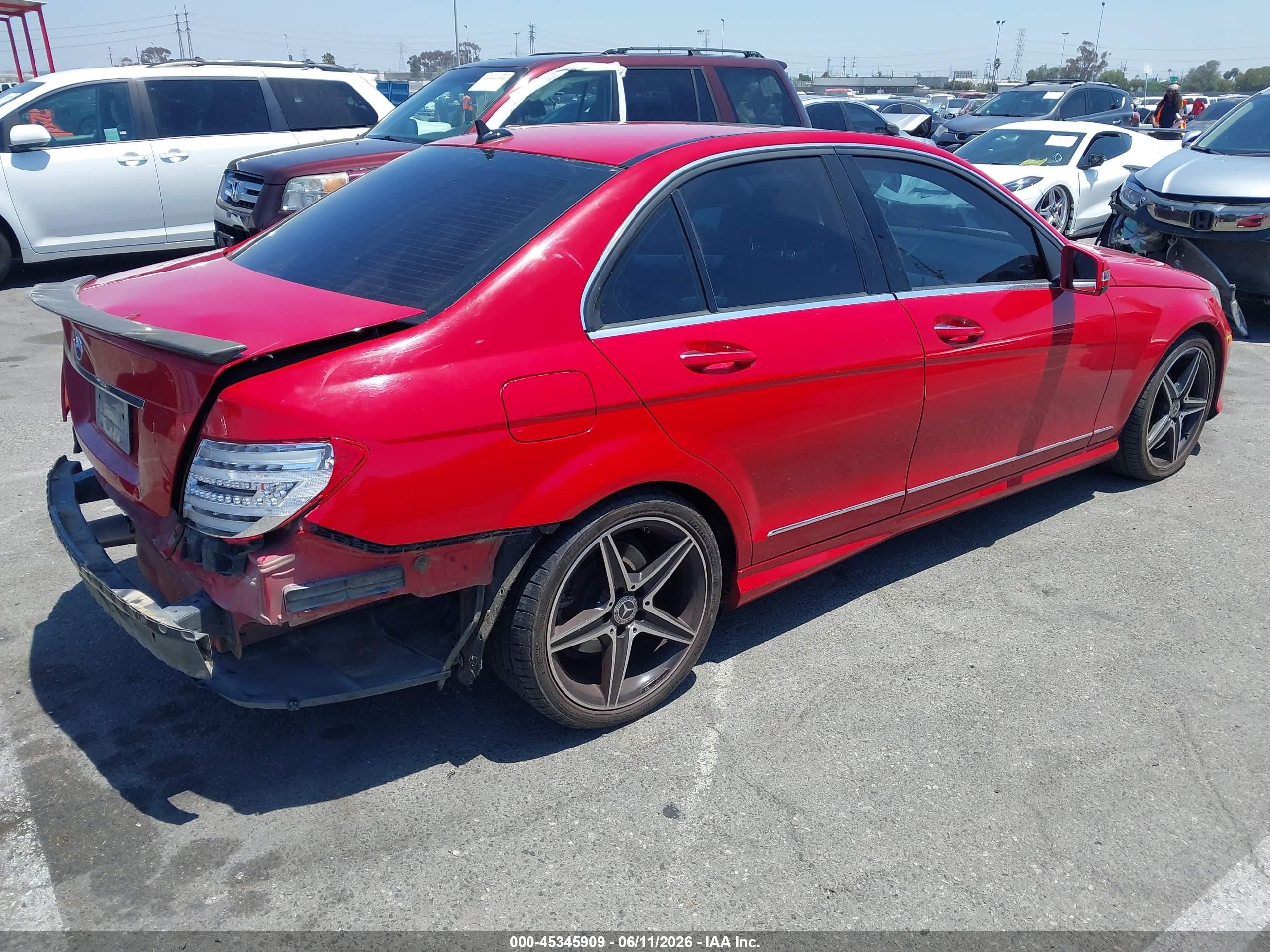 2013 Mercedes-benz C 250 Sport Красный vin: WDDGF4HB0DA852994