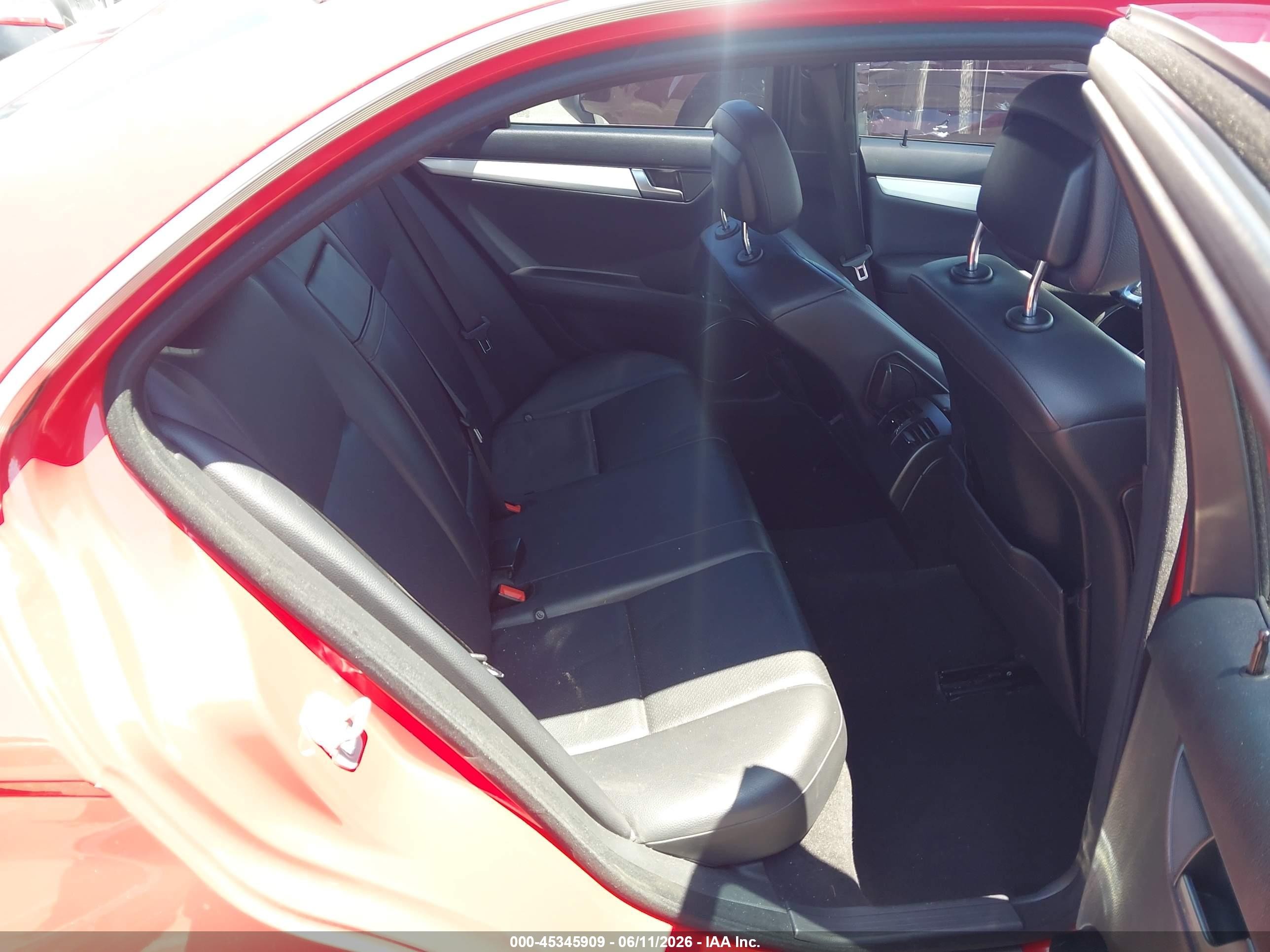 2013 Mercedes-benz C 250 Sport Красный vin: WDDGF4HB0DA852994