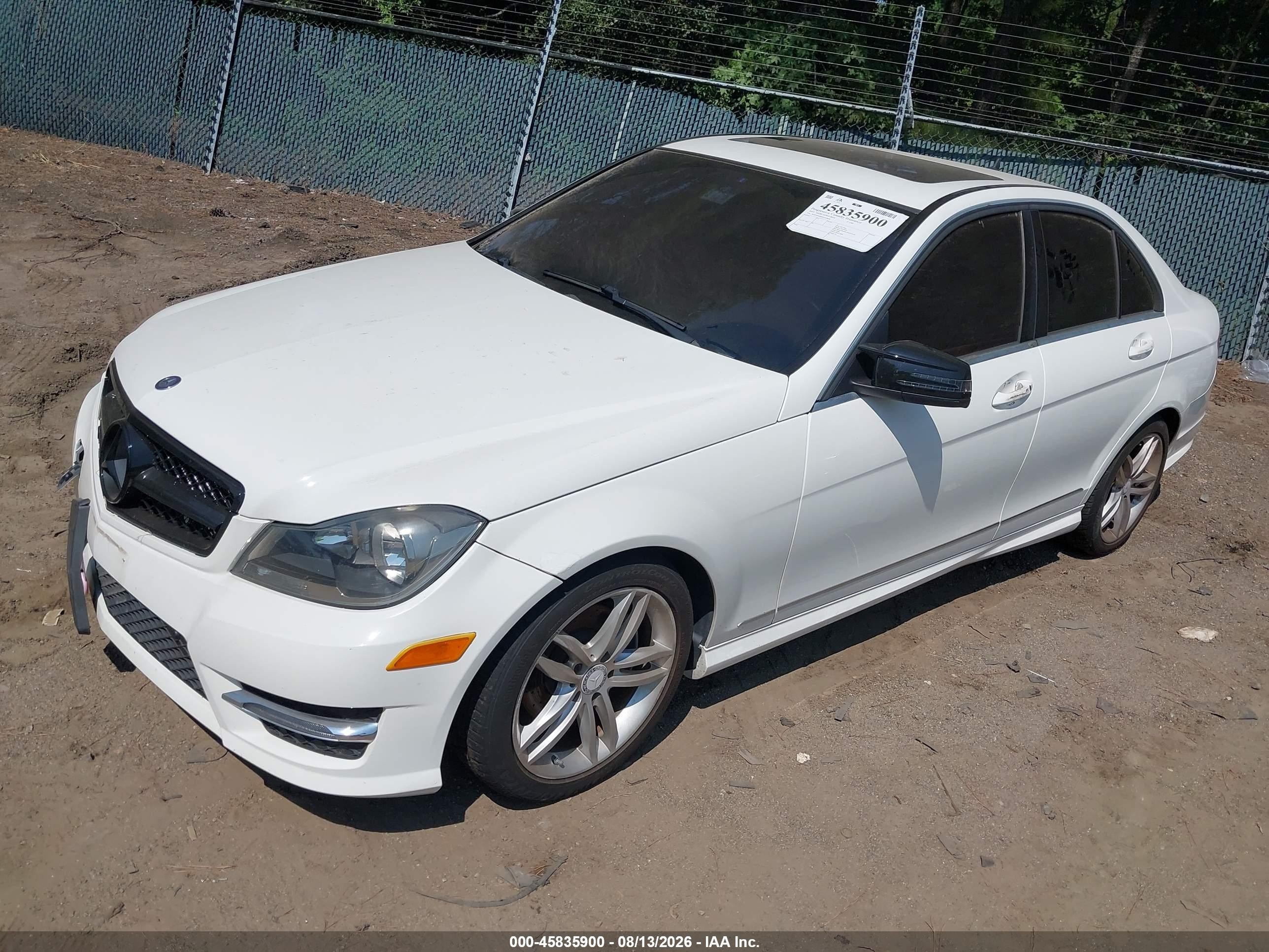2013 Mercedes-benz C 250 Sport Белый vin: WDDGF4HB0DA858648