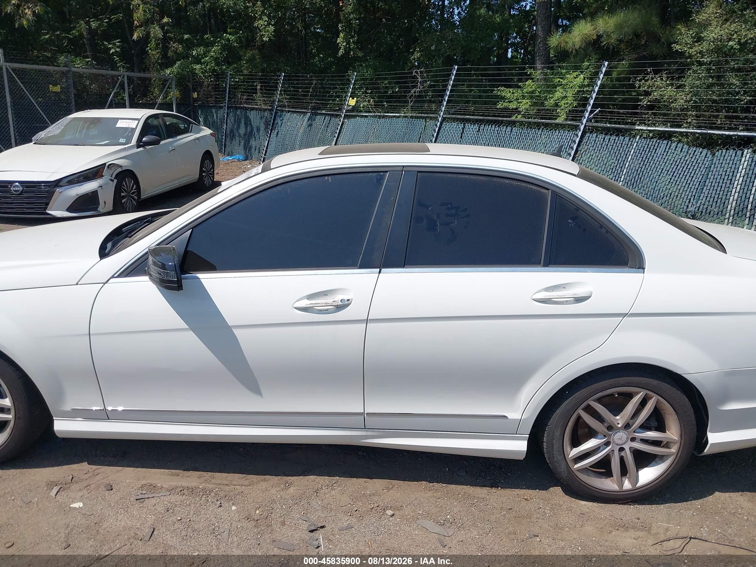 2013 Mercedes-benz C 250 Sport Белый vin: WDDGF4HB0DA858648