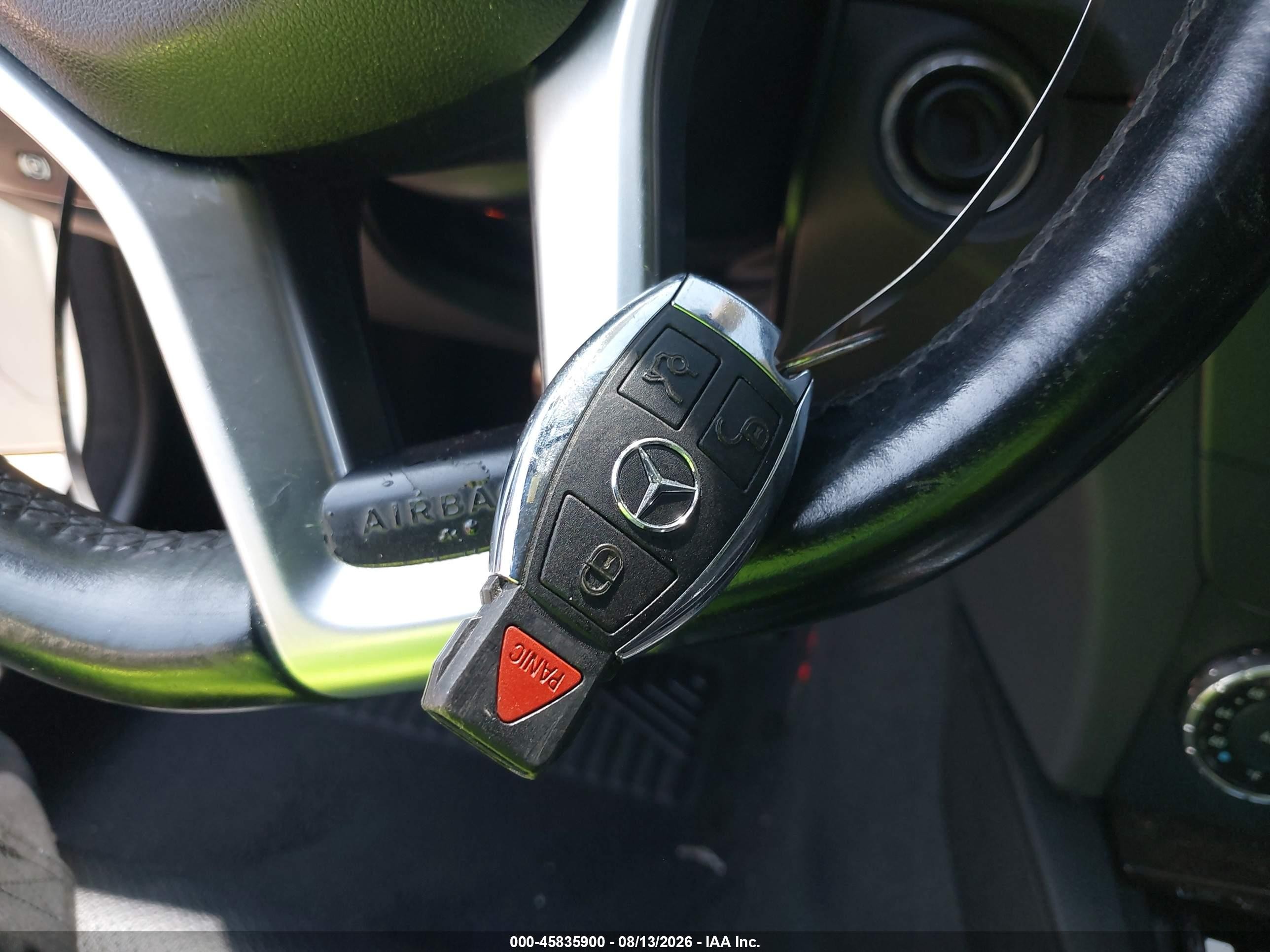 2013 Mercedes-benz C 250 Sport Белый vin: WDDGF4HB0DA858648