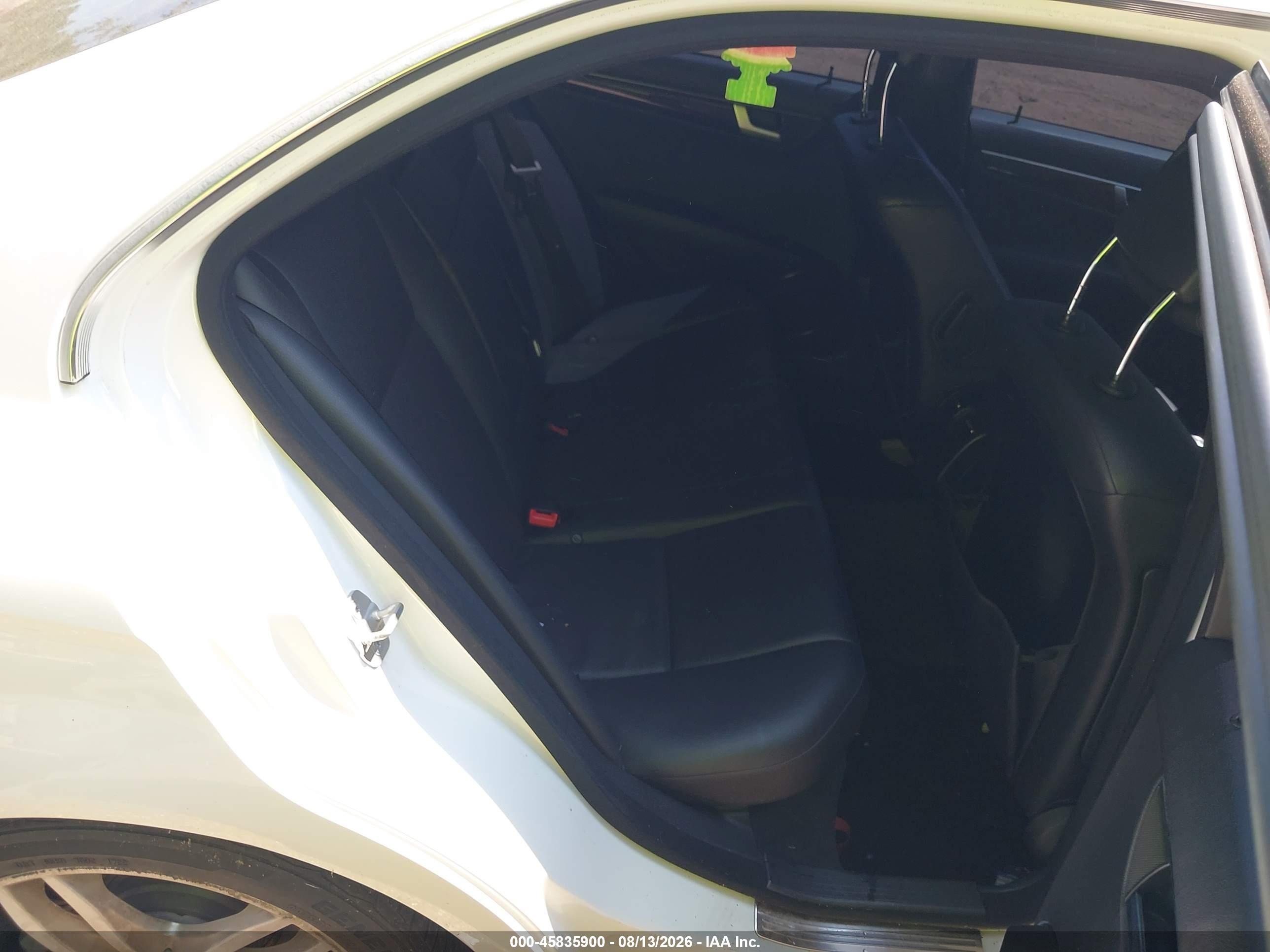 2013 Mercedes-benz C 250 Sport Белый vin: WDDGF4HB0DA858648