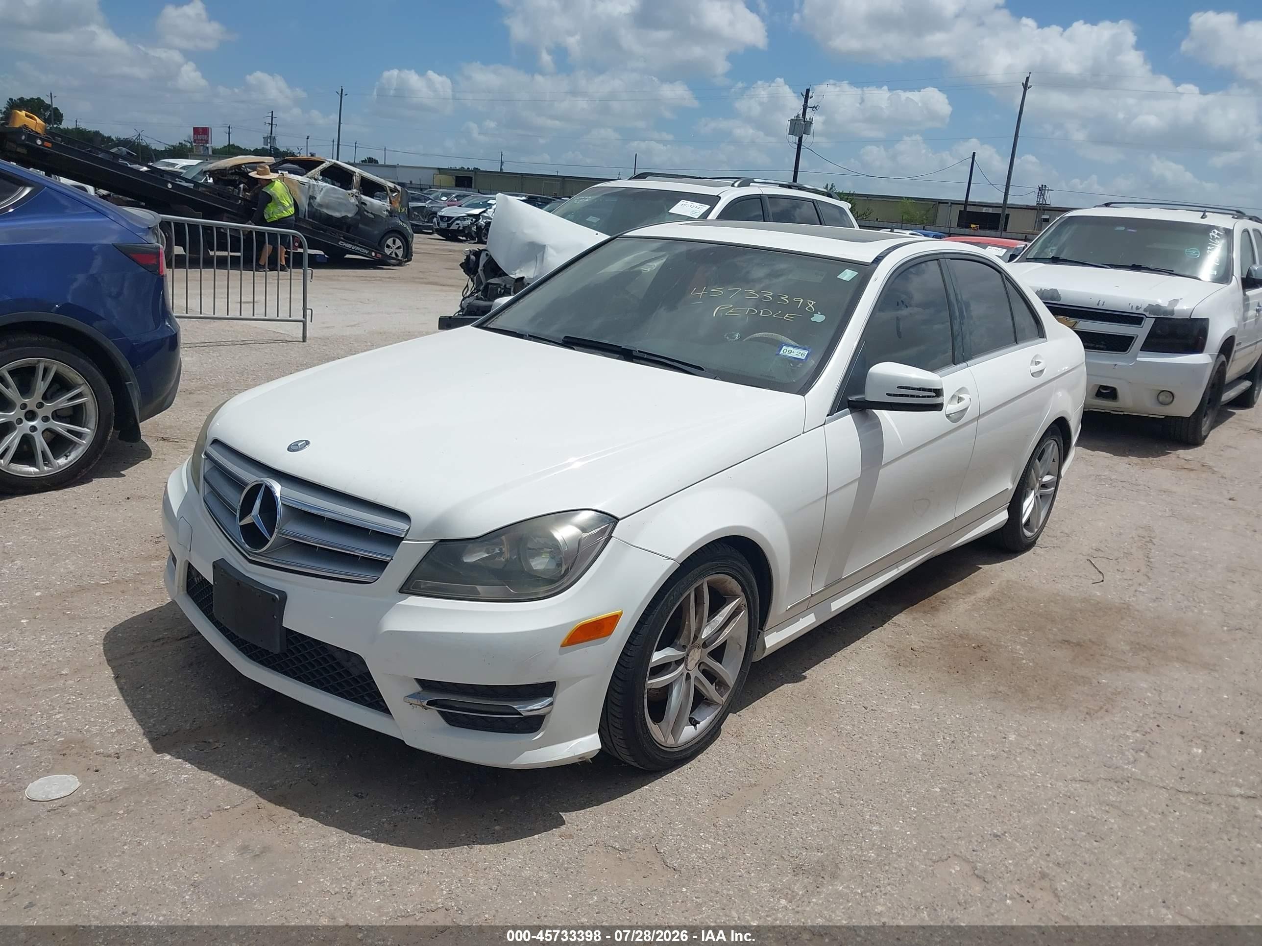2013 Mercedes-benz C 250 Sport White vin: WDDGF4HB0DA864322