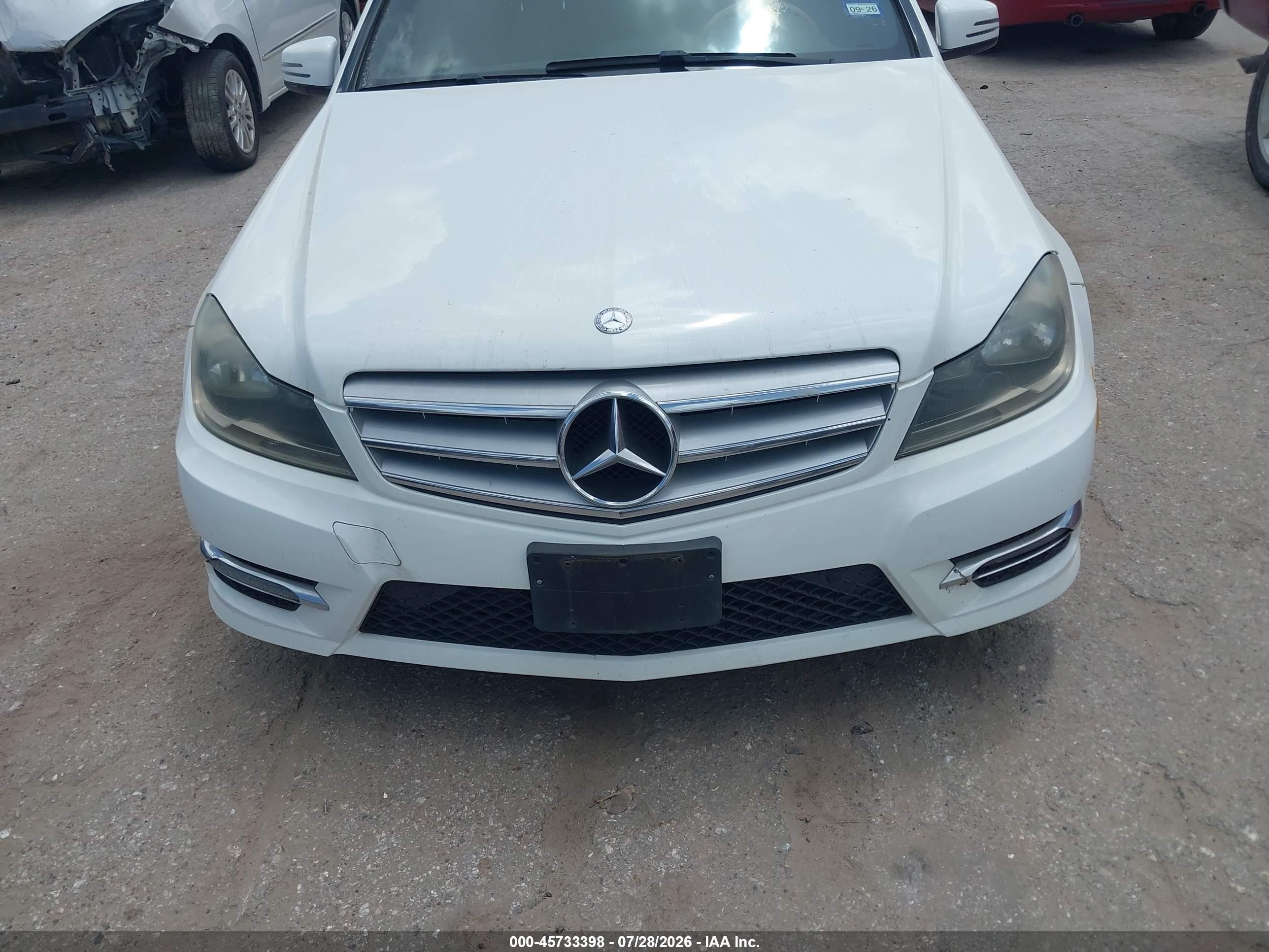 2013 Mercedes-benz C 250 Sport White vin: WDDGF4HB0DA864322