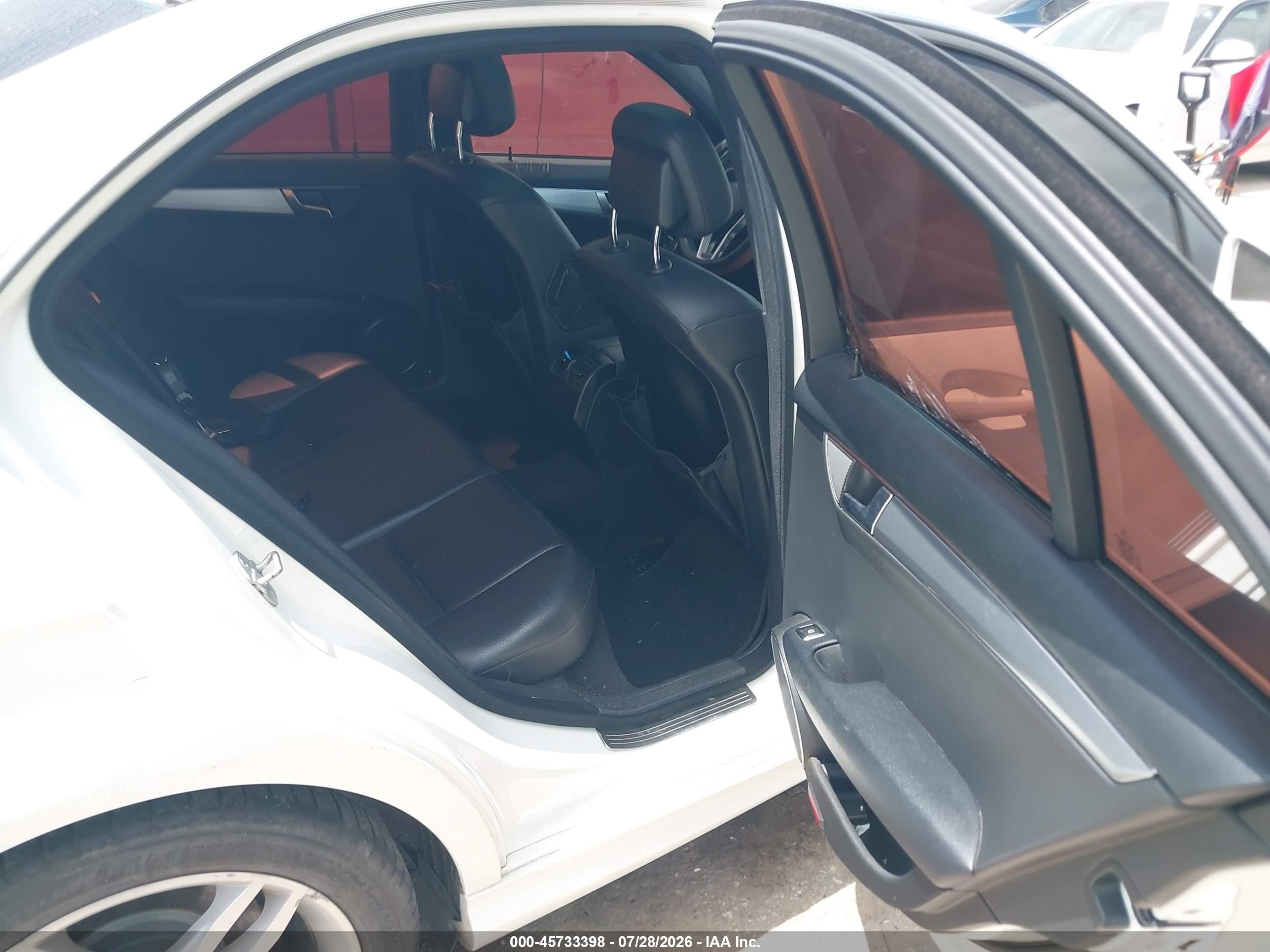 2013 Mercedes-benz C 250 Sport White vin: WDDGF4HB0DA864322
