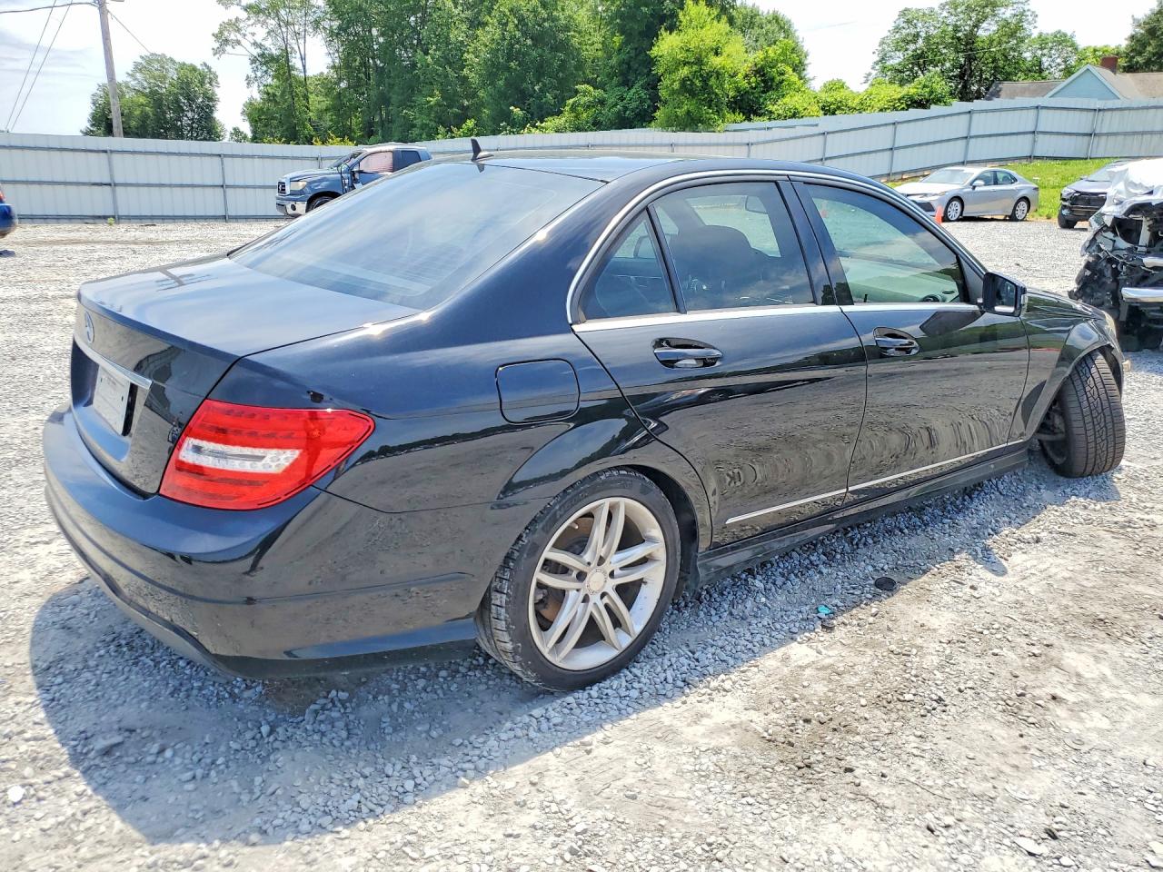 2013 Mercedes-benz C 250 Black vin: WDDGF4HB0DG080915