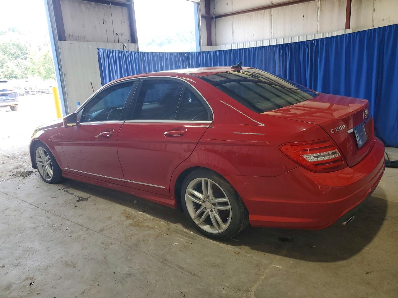 2013 Mercedes-benz C 250 Red vin: WDDGF4HB0DR272680