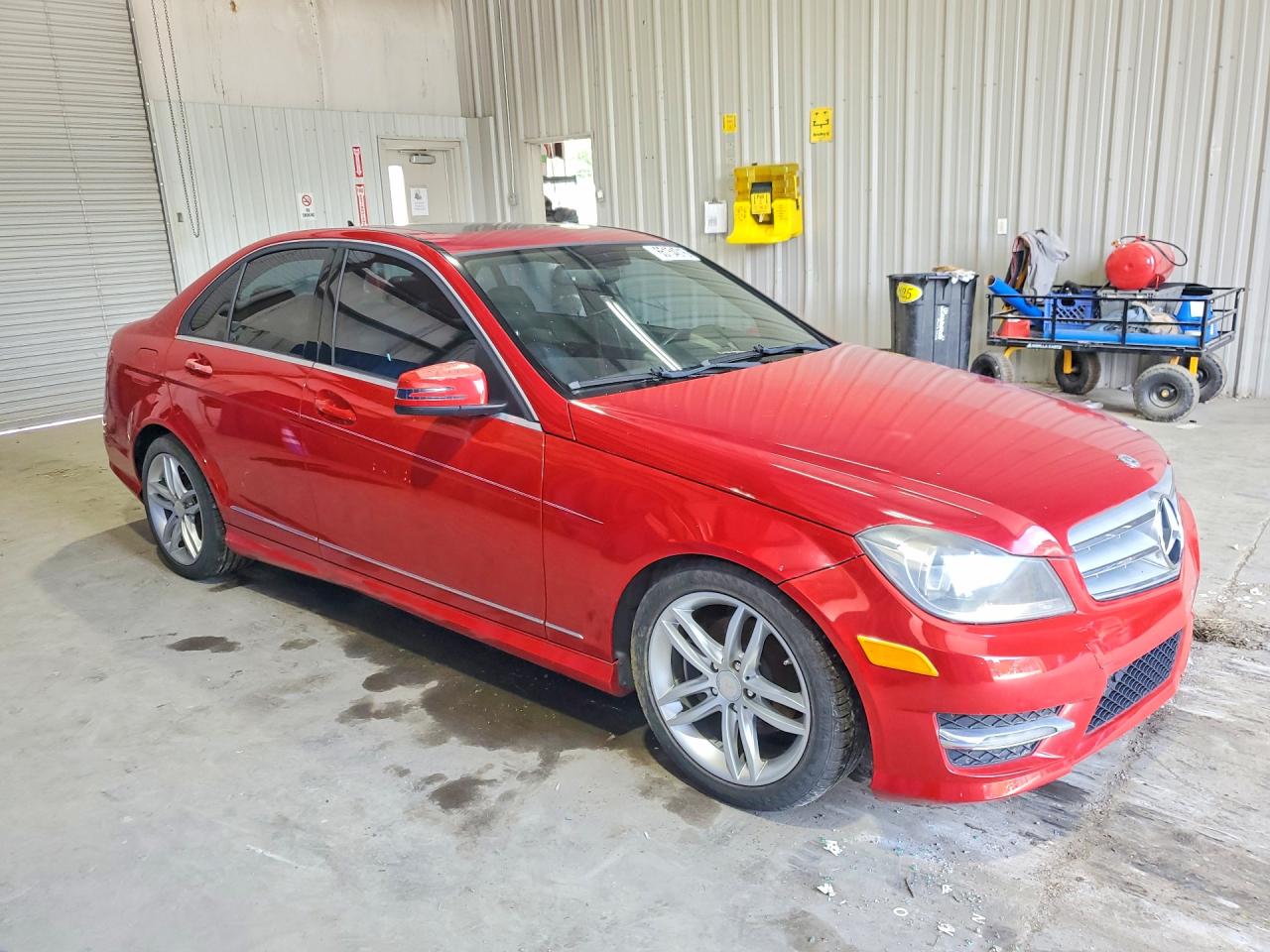 2013 Mercedes-benz C 250 Red vin: WDDGF4HB0DR272680