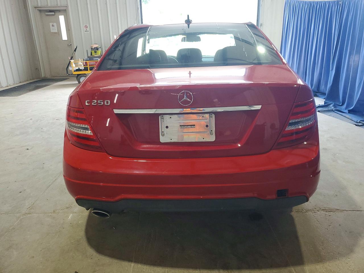 2013 Mercedes-benz C 250 Red vin: WDDGF4HB0DR272680