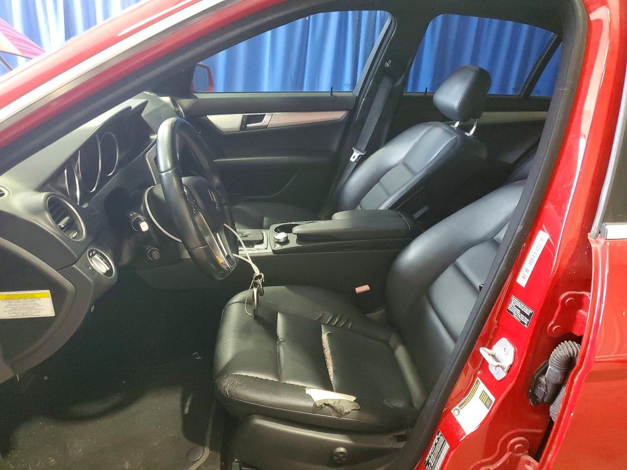 2013 Mercedes-benz C 250 Red vin: WDDGF4HB0DR272680
