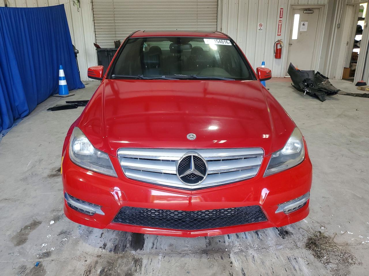 2013 Mercedes-benz C 250 Red vin: WDDGF4HB0DR272680