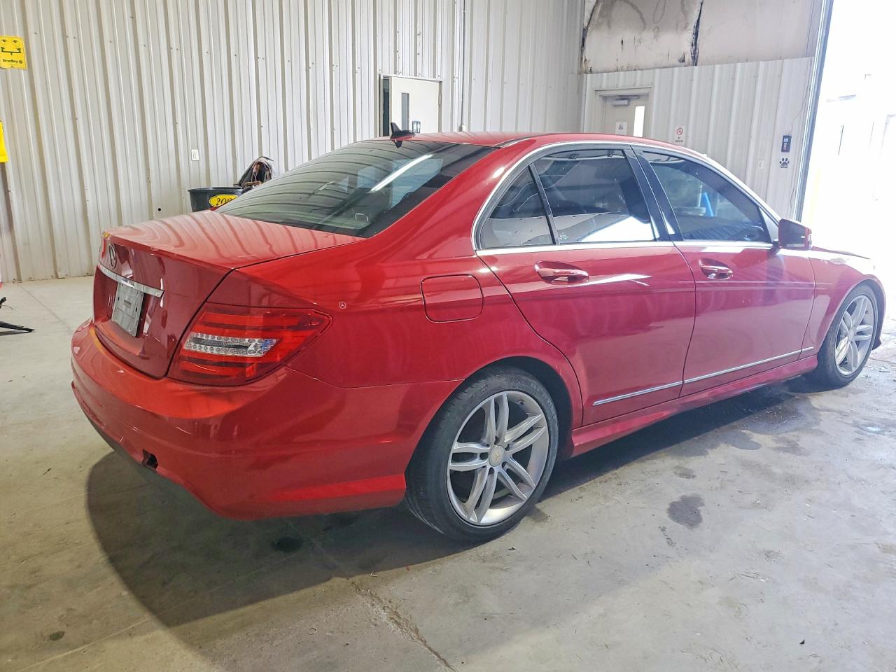2013 Mercedes-benz C 250 Red vin: WDDGF4HB0DR272680
