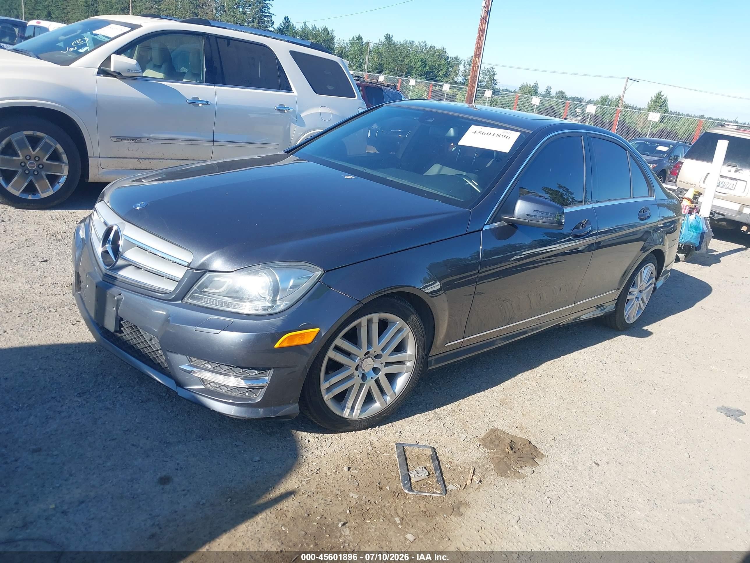 2013 Mercedes-benz C 250 Sport Серый vin: WDDGF4HB0DR273781