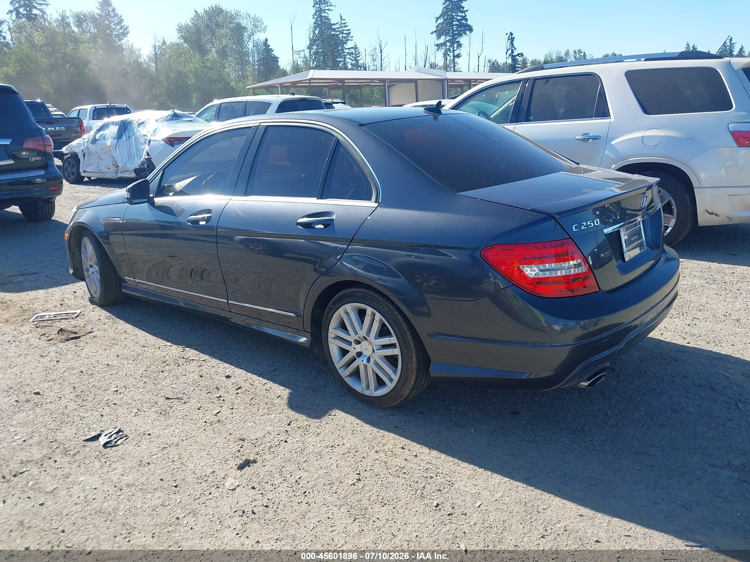 2013 Mercedes-benz C 250 Sport Серый vin: WDDGF4HB0DR273781